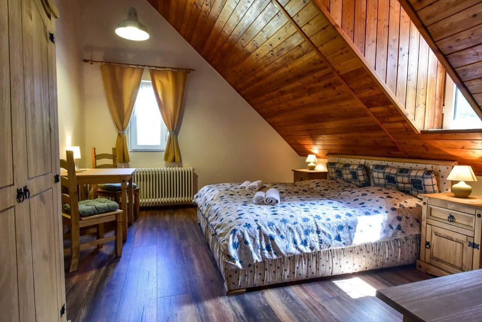 Bed, Photo of the whole room