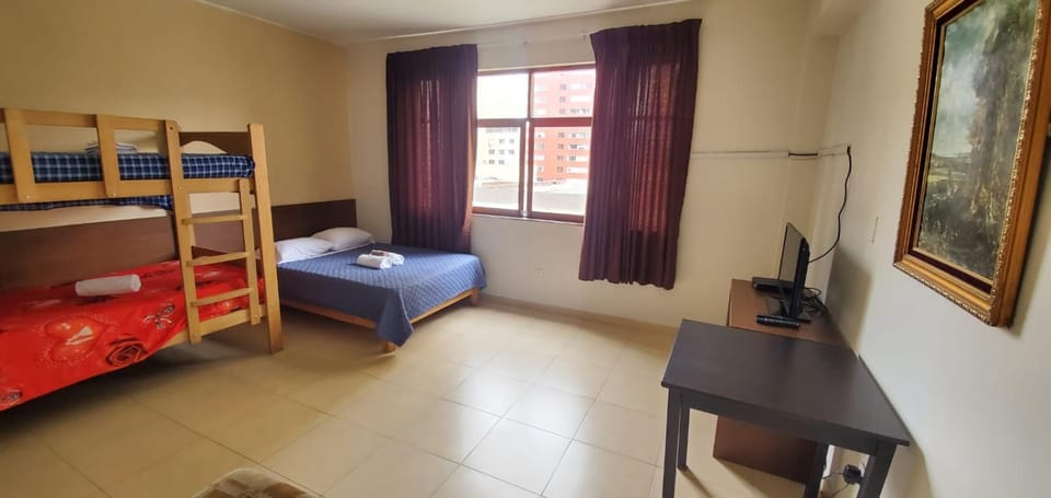 Residencial Waldorf Bed and Breakfast in Miraflores
