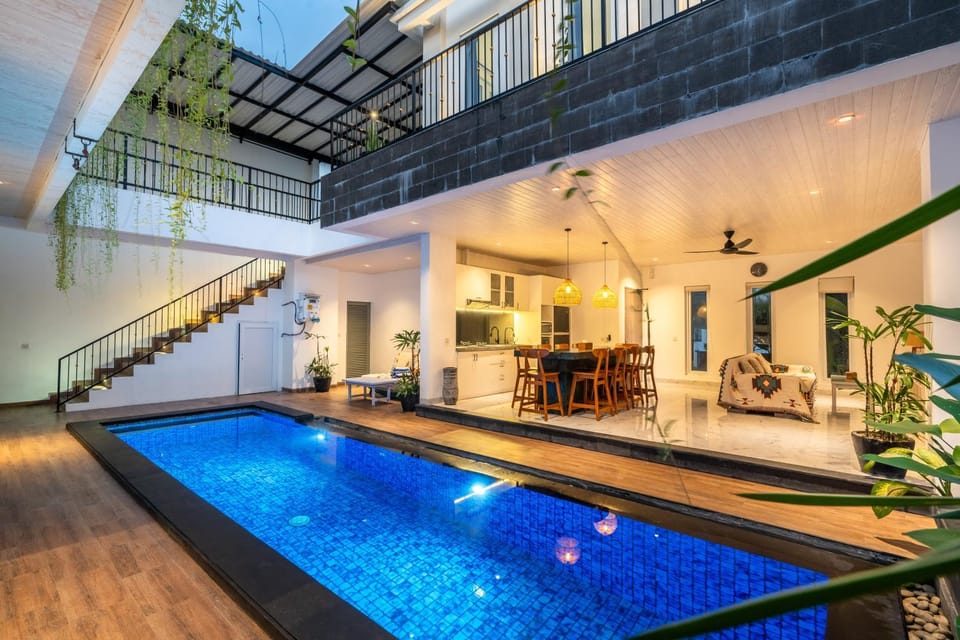 Swimming pool