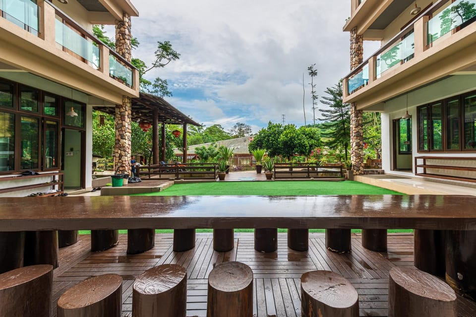 Property building, Patio, Balcony/Terrace