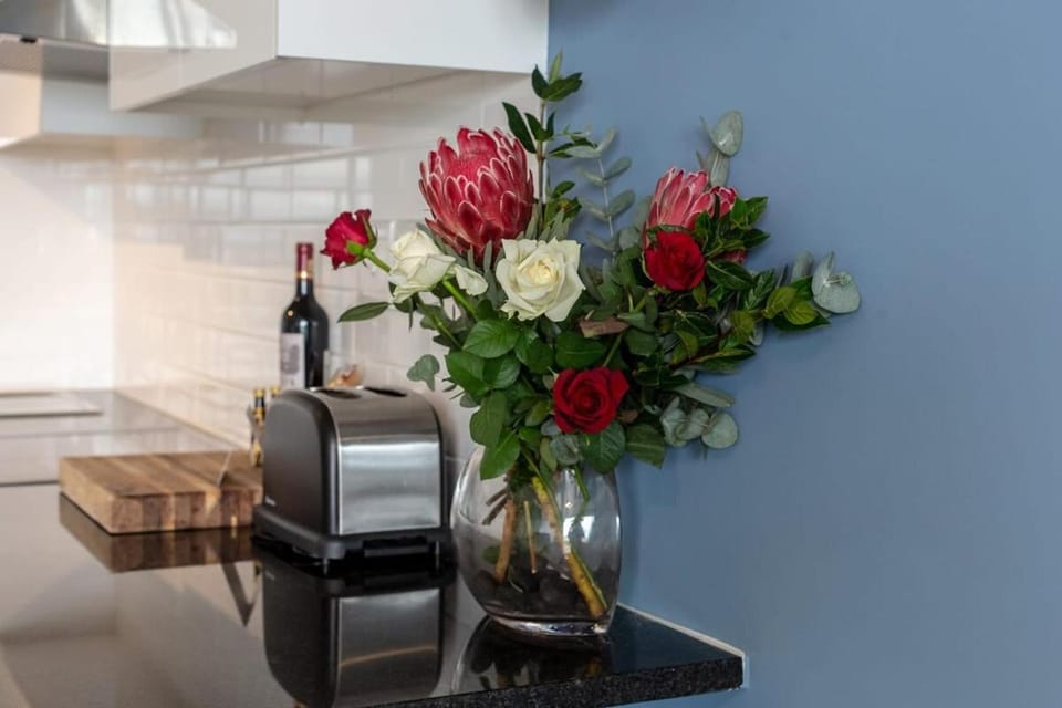 Tranquil, Spacious, Quiet Trendy With A View Apartment in Cape Town