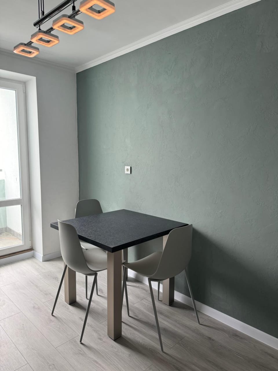 Стильна і сучасна квартира з двома спальнями біля Дніпра! Apartment in Ukraine