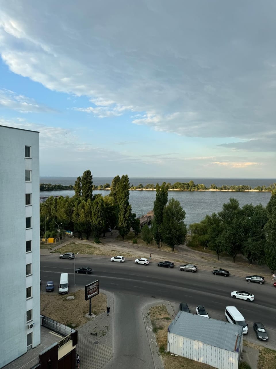 Стильна і сучасна квартира з двома спальнями біля Дніпра! Apartment in Ukraine