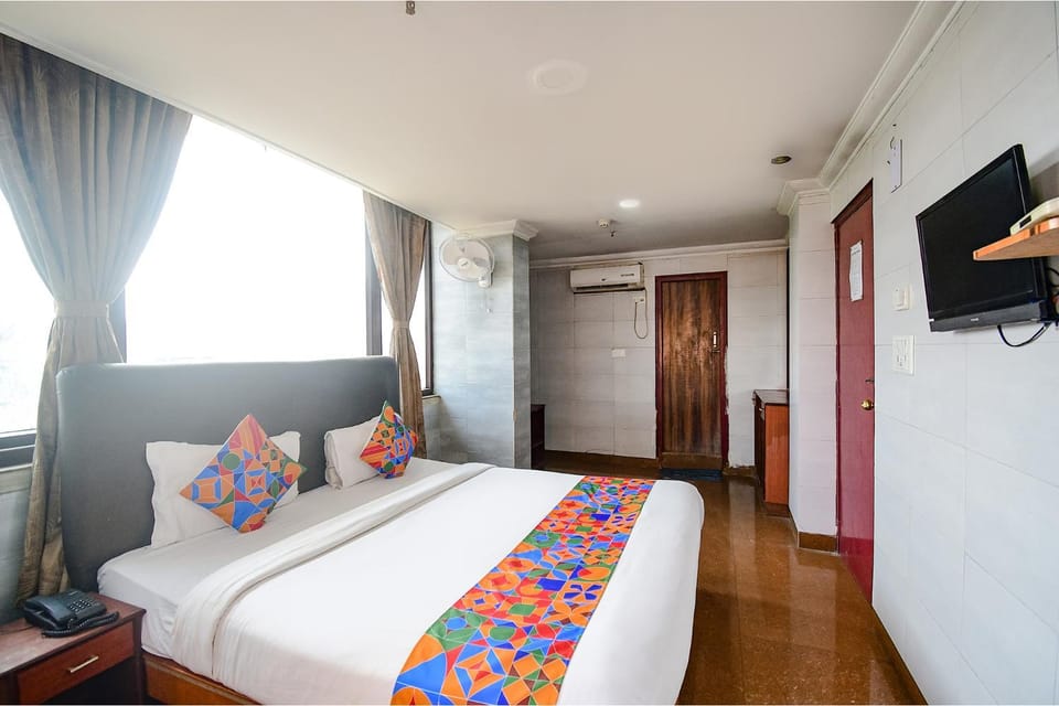 Communal lounge/ TV room, TV and multimedia, Living room, Photo of the whole room, Bedroom, air conditioner