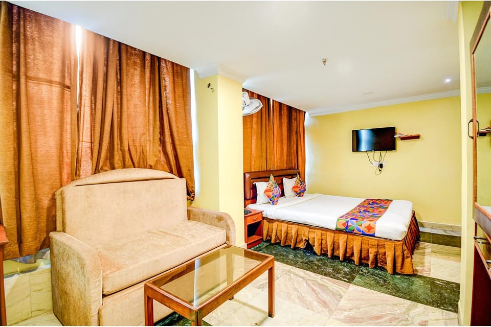 TV and multimedia, Living room, Photo of the whole room, Seating area, Evening entertainment, Bedroom