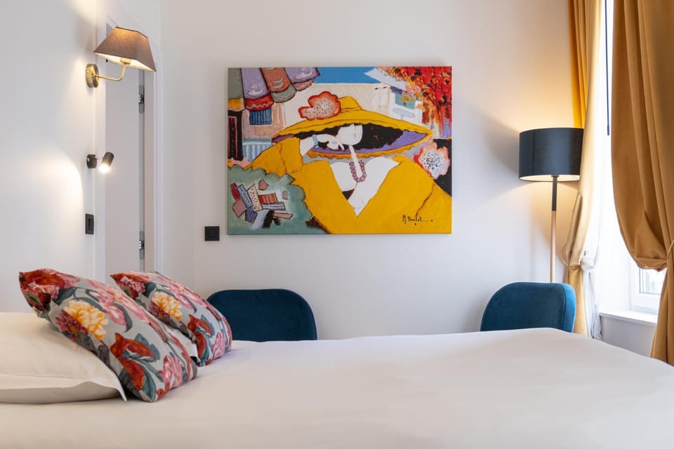 Bed, Decorative detail, Bedroom