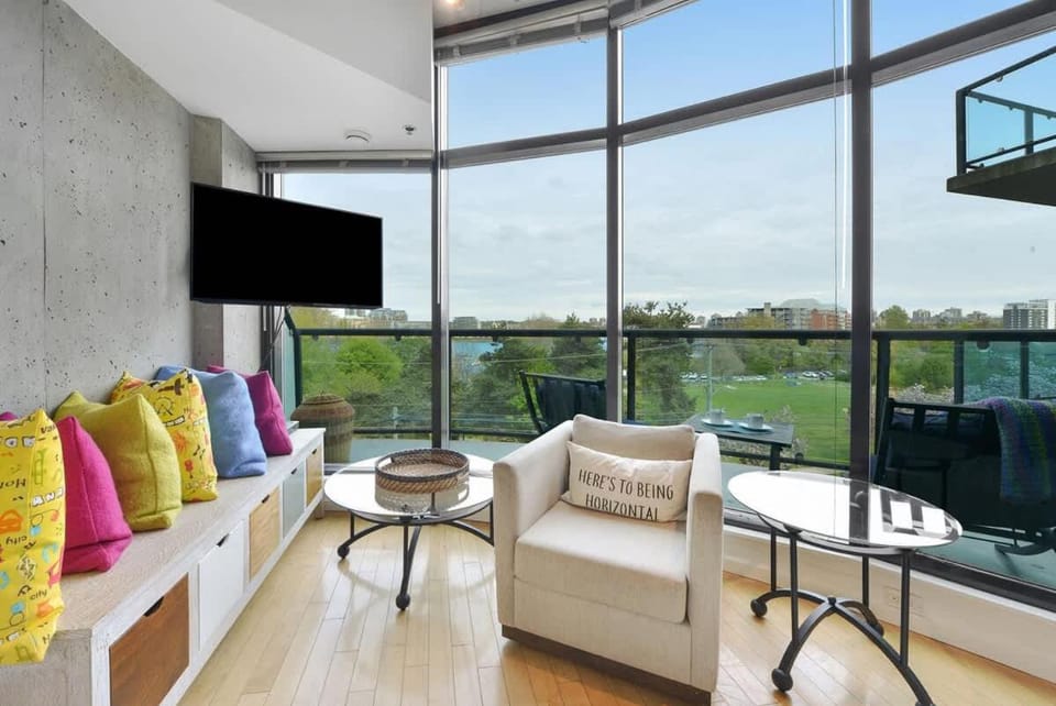 Harbourview Executive Condo by EMR Vacation Rentals House in Victoria