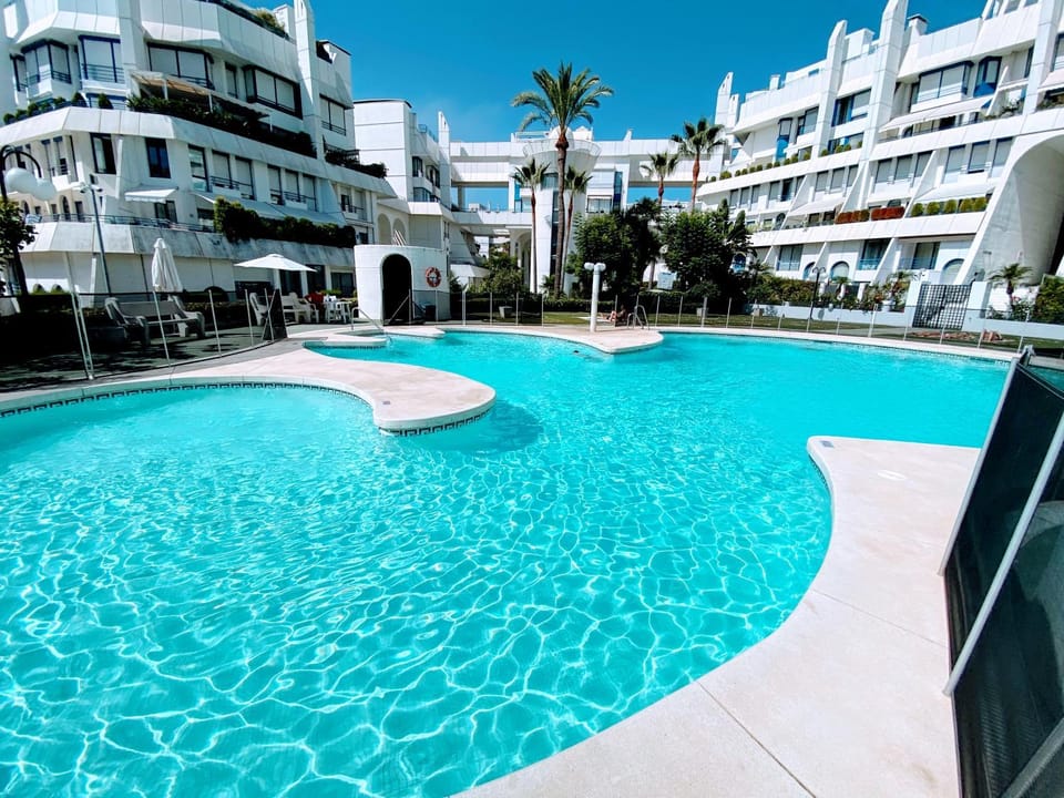 Property building, Facade/entrance, Bird's eye view, Pool view, Area and facilities, Area and facilities, Swimming pool