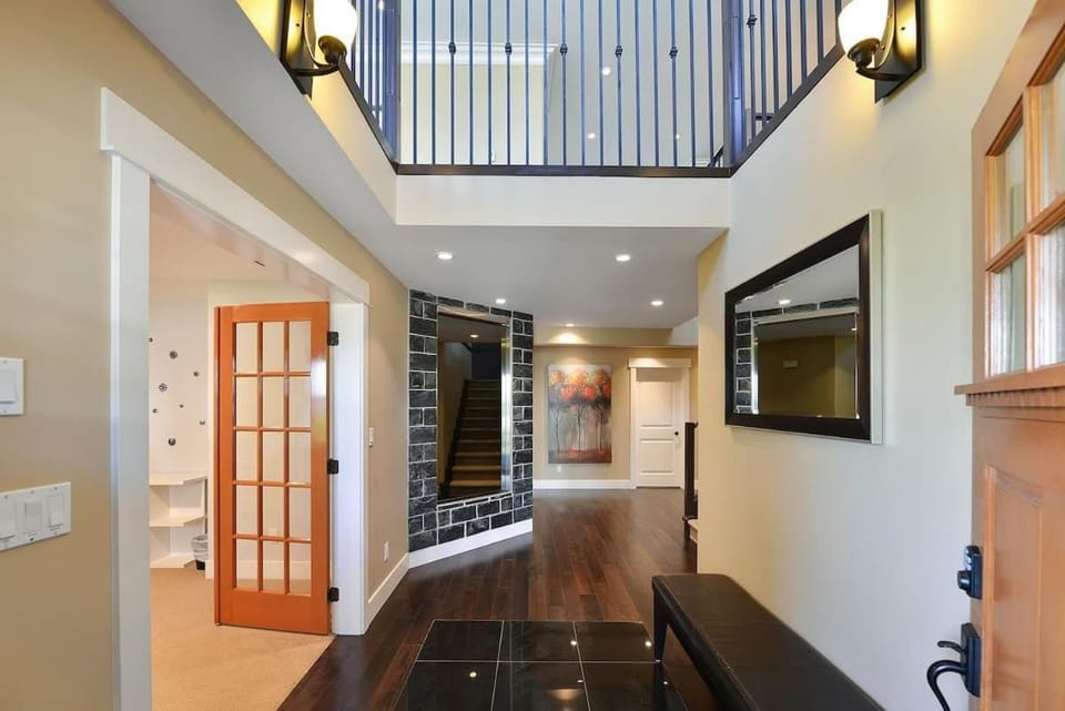 Nature's Gate Executive Estate by EMR Vacation Rentals House in Langford