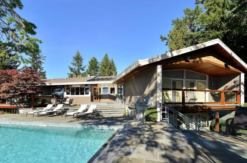 Oceanside Lodge Saanich Inlet by EMR Vacation Rentals House in Southern Gulf Islands