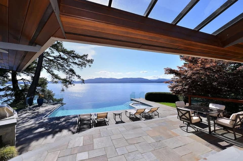 Oceanside Lodge Saanich Inlet by EMR Vacation Rentals House in Southern Gulf Islands