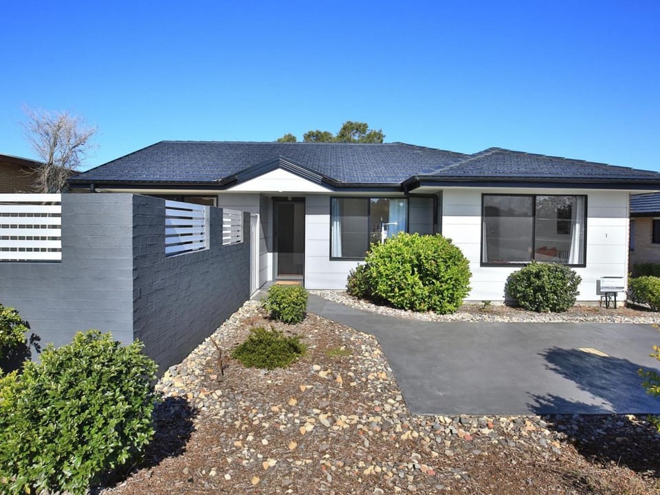 Villa Zelma I Pet Friendly I 4 Min Walk to Beach House in Culburra Beach