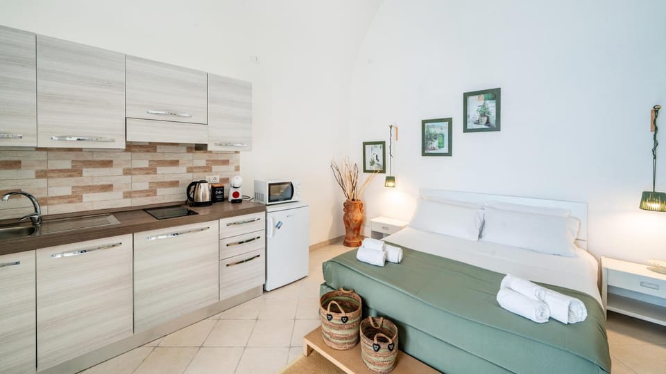 Kitchen or kitchenette, Photo of the whole room, Bedroom