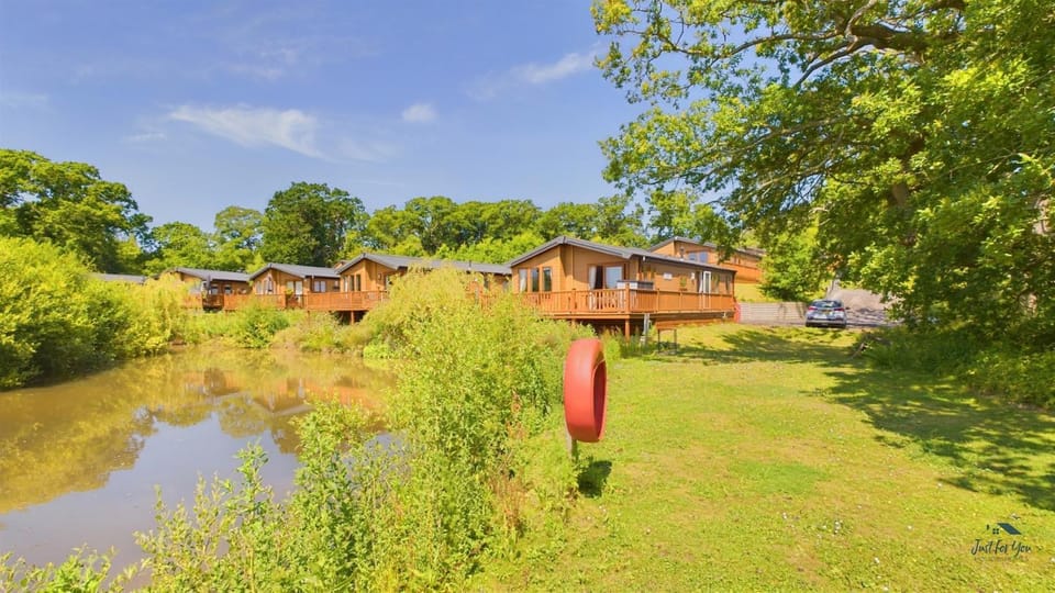 Property building, Facade/entrance, Off site