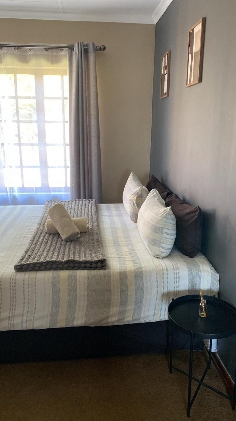 Tumi's Home away- 3 Bedroom Apartment in South Africa