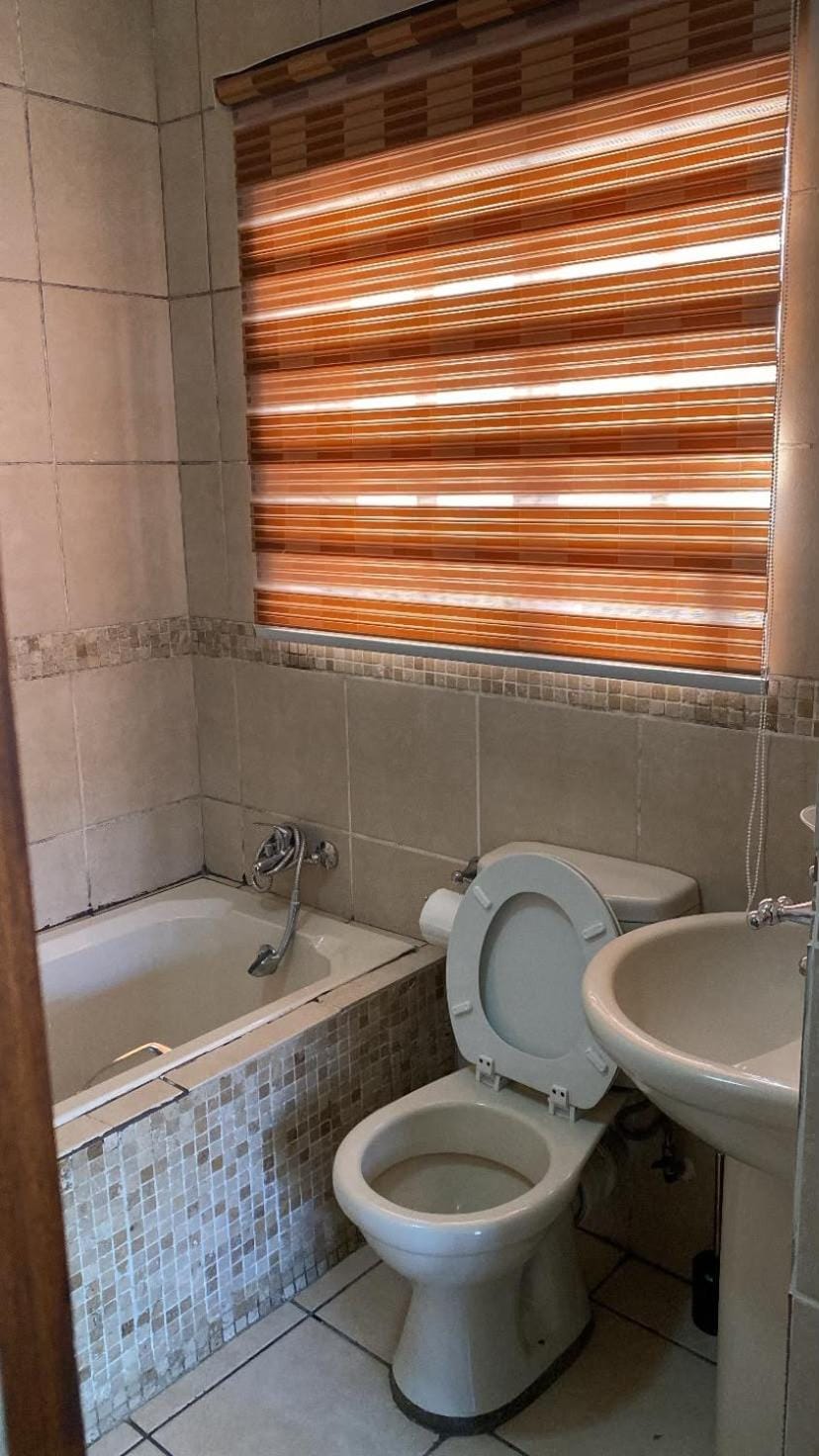 Tumi's Home away- 3 Bedroom Apartment in South Africa