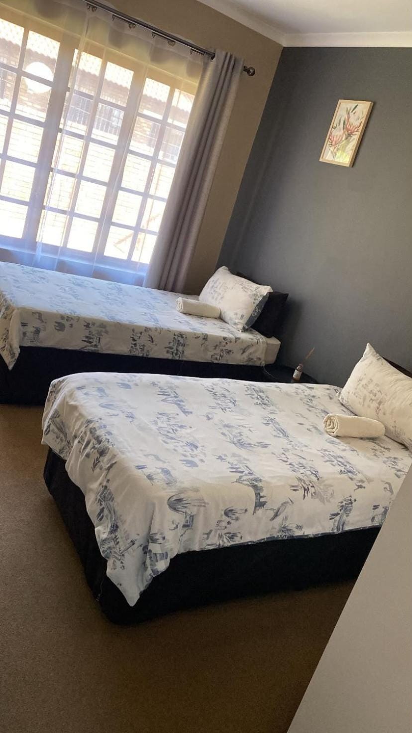 Tumi's Home away- 3 Bedroom Apartment in South Africa