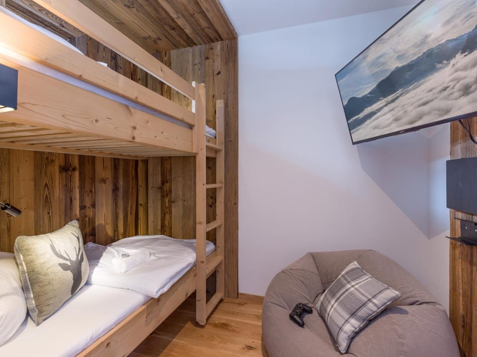 children, young children, bunk bed