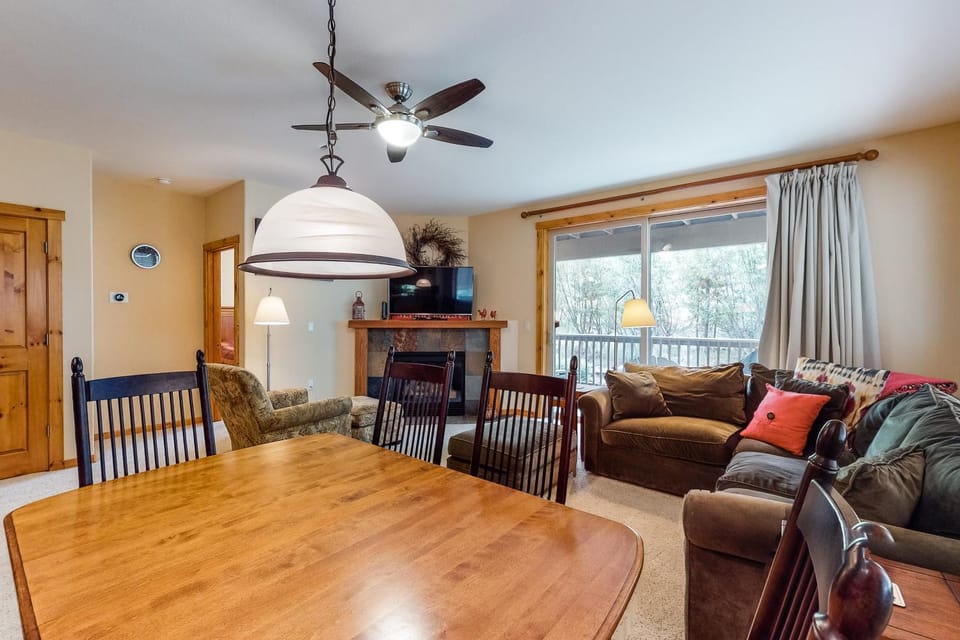 Comfortable and Convenient Truckee Condo House in Truckee