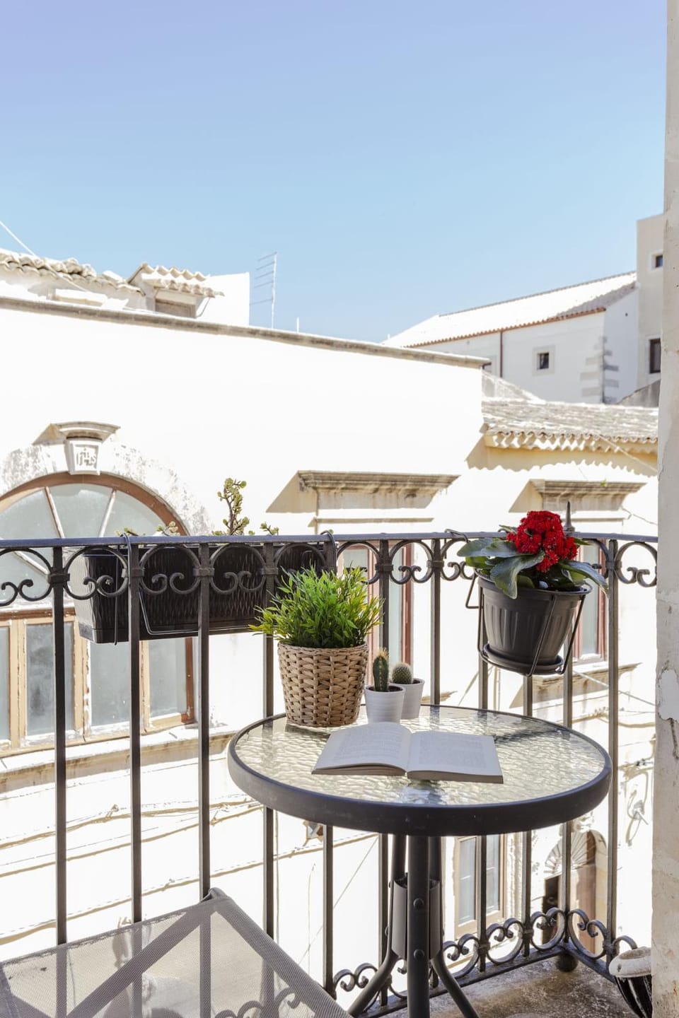 Facade/entrance, Balcony/Terrace