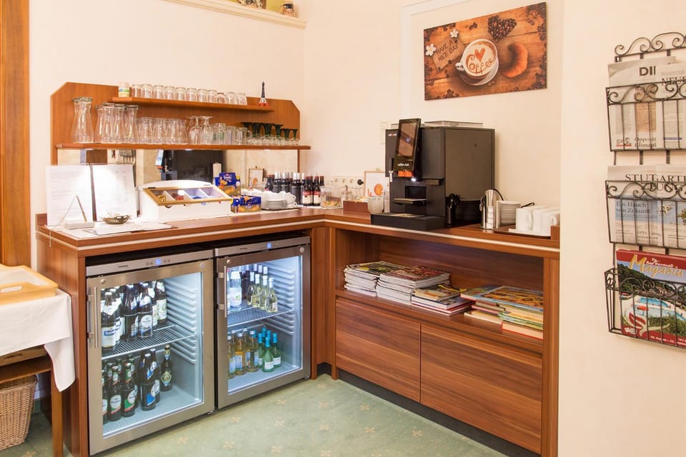 Lounge or bar, Drinks, Alcoholic drinks, Non alcoholic drinks