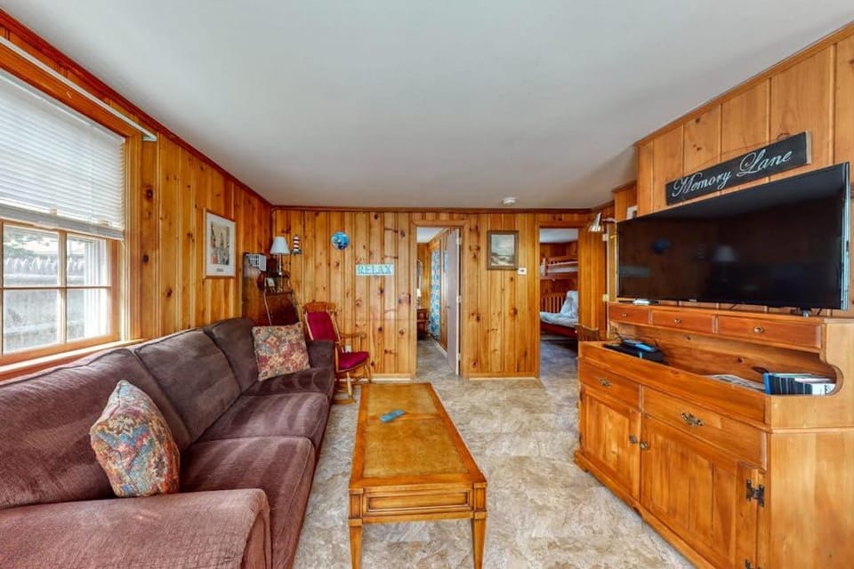 Eric's Place House in Dennis Port