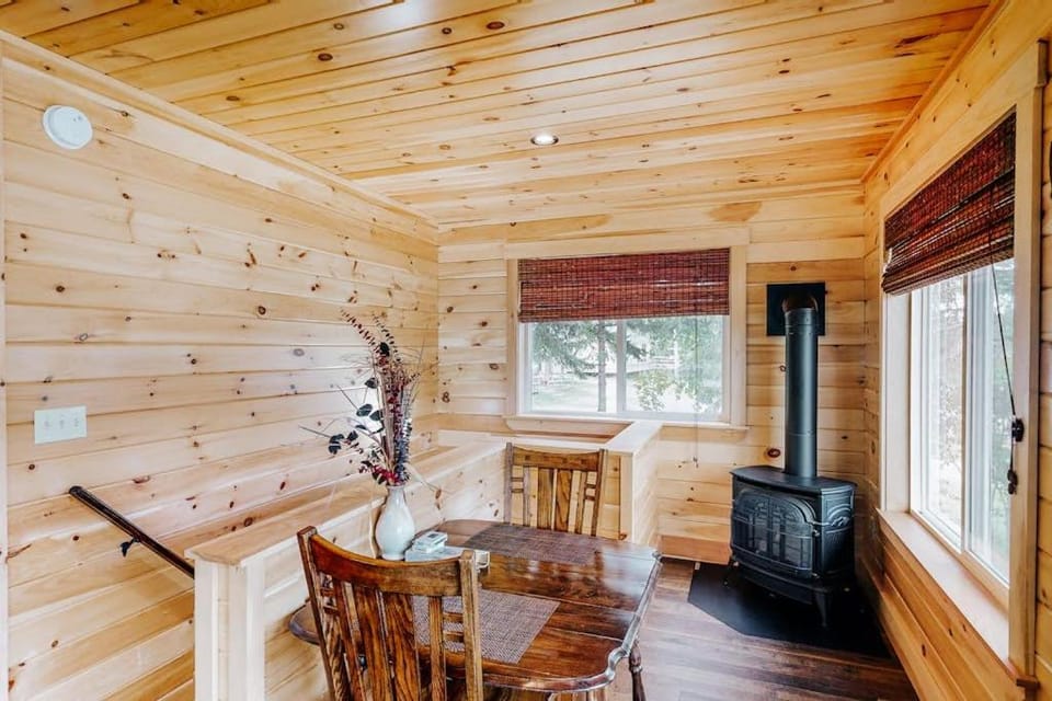 Seating area, Dining area