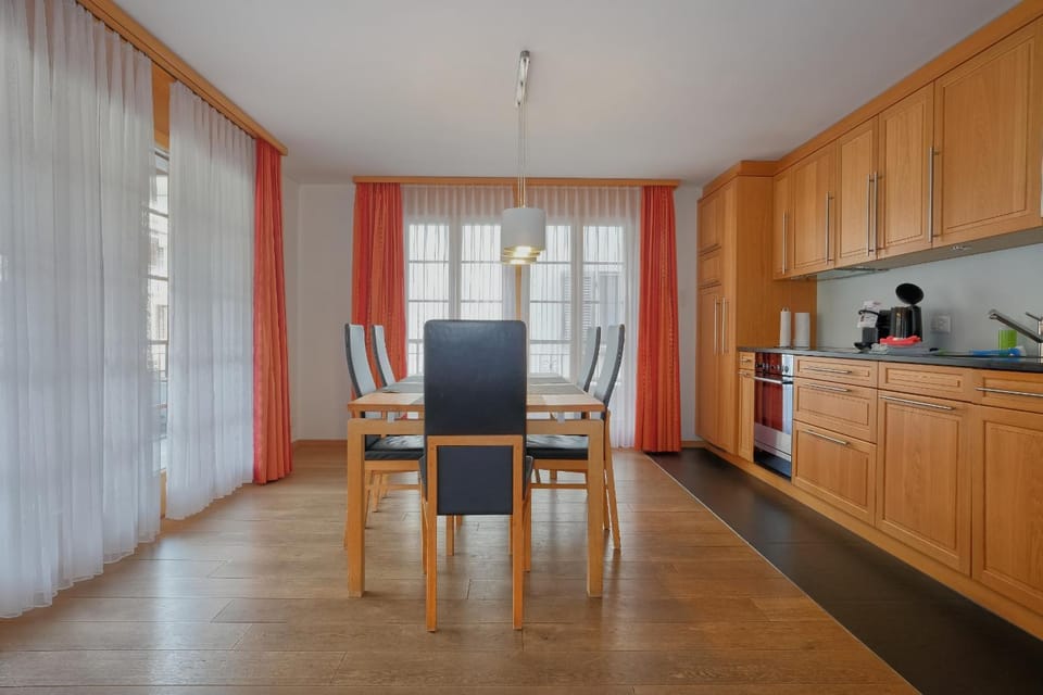 Kitchen or kitchenette, Living room, Seating area, Dining area