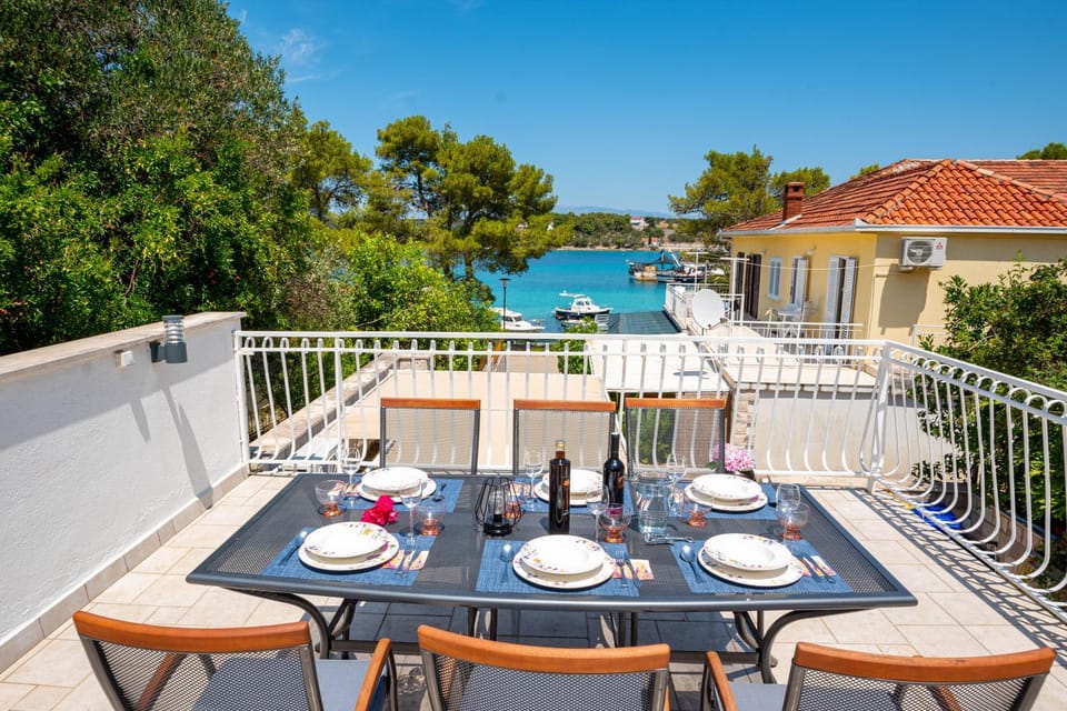 Patio, Day, Balcony/Terrace, Dining area, Sea view