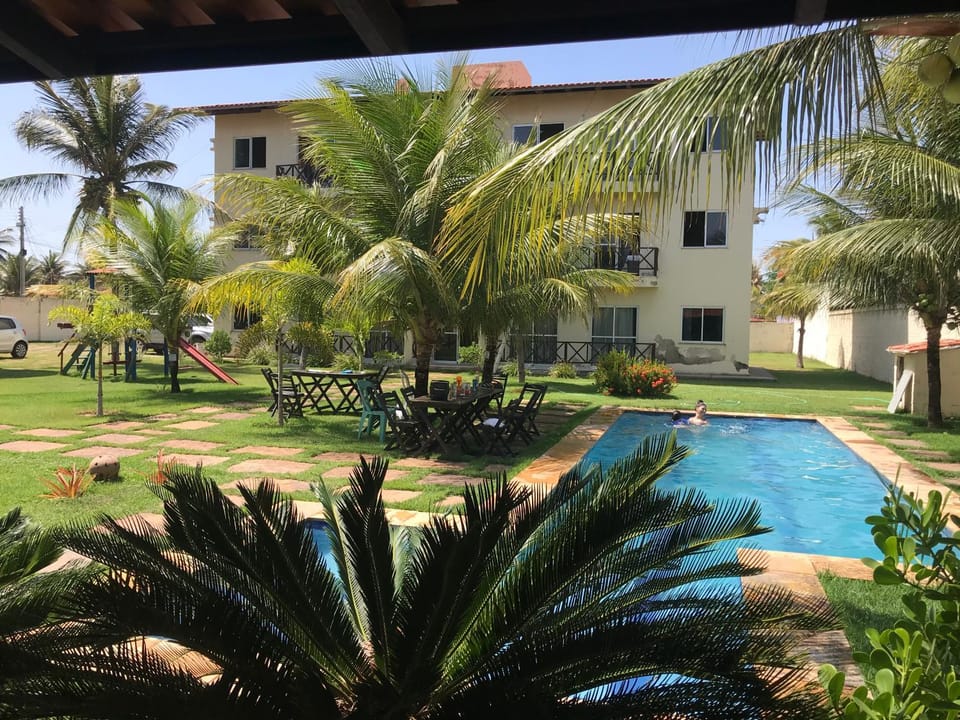 Apartamento com vista para o mar, piscina , deck , playground e estacionamento . Apartment in State of Ceará