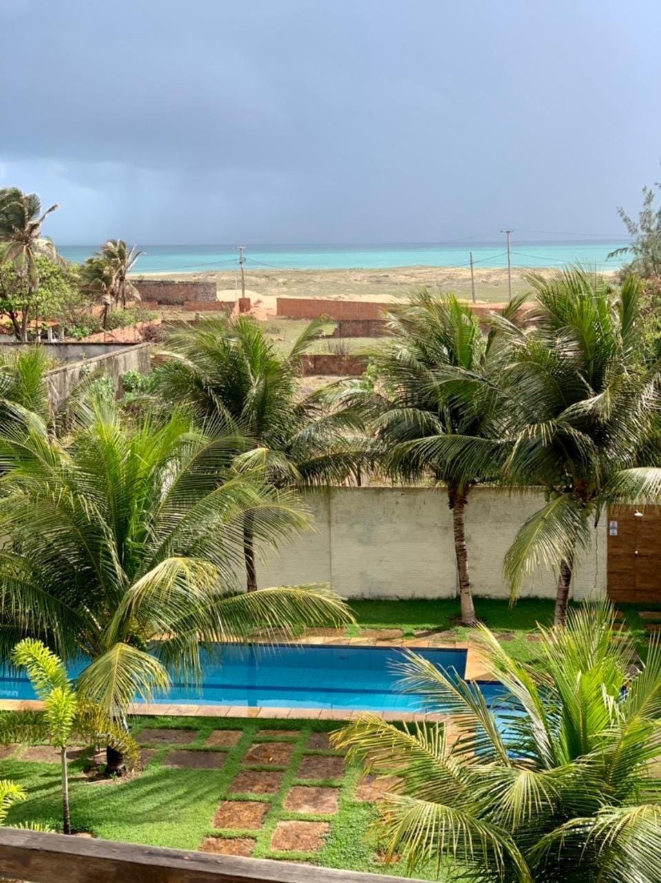 Apartamento com vista para o mar, piscina , deck , playground e estacionamento . Apartment in State of Ceará