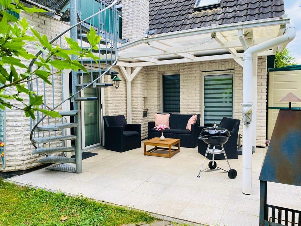Summer, BBQ facilities, Balcony/Terrace, Seating area, Garden view, internet, acessibility