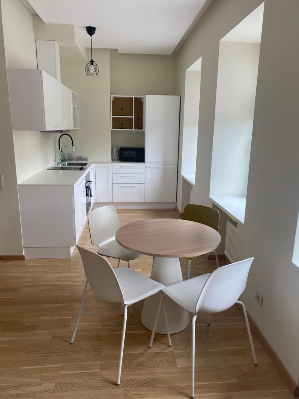 Kitchen or kitchenette, Dining area, minibar, pet friendly