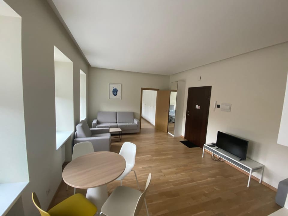 TV and multimedia, Living room, Seating area