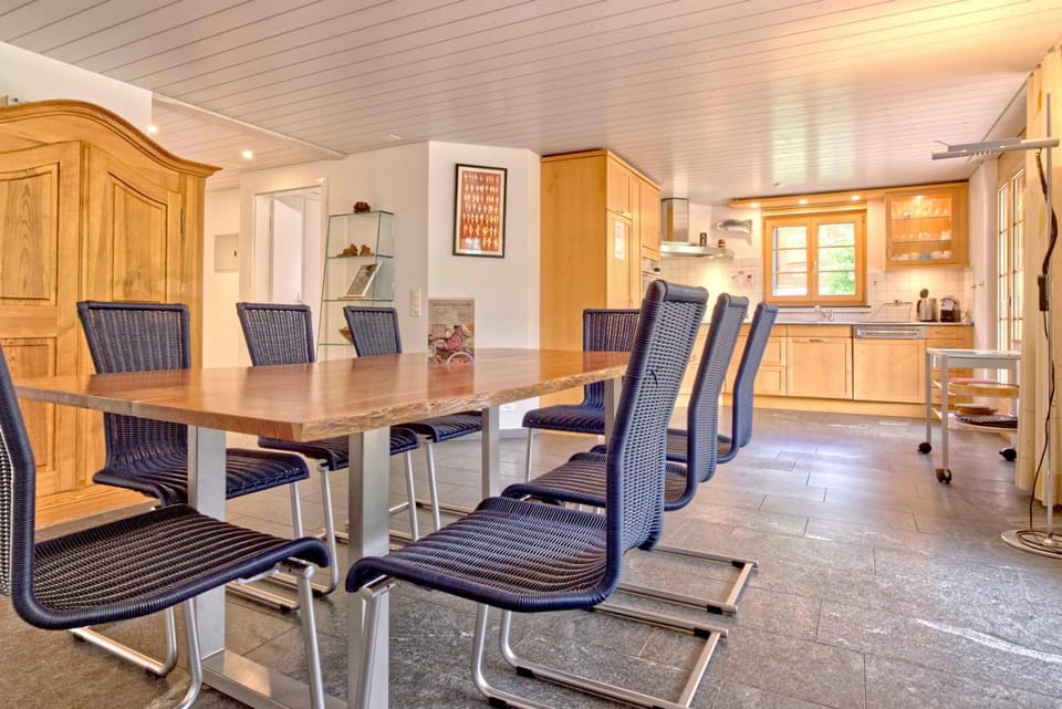 Kitchen or kitchenette, Seating area, Dining area