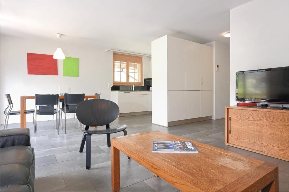 TV and multimedia, Kitchen or kitchenette, Living room, Seating area, Dining area