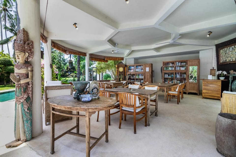 Restaurant/places to eat, Library, Breakfast