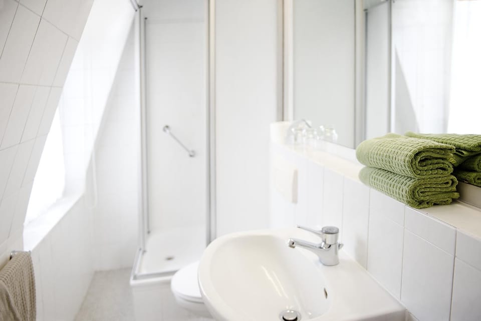 Bathroom, Photo of the whole room, Decorative detail