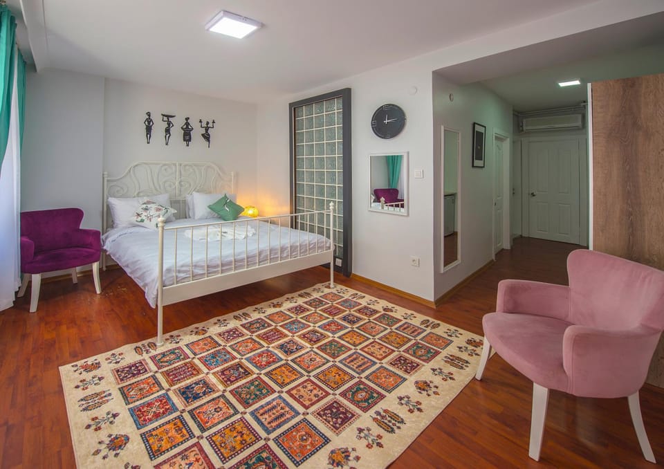 Bed, Seating area, Bedroom, wardrobe