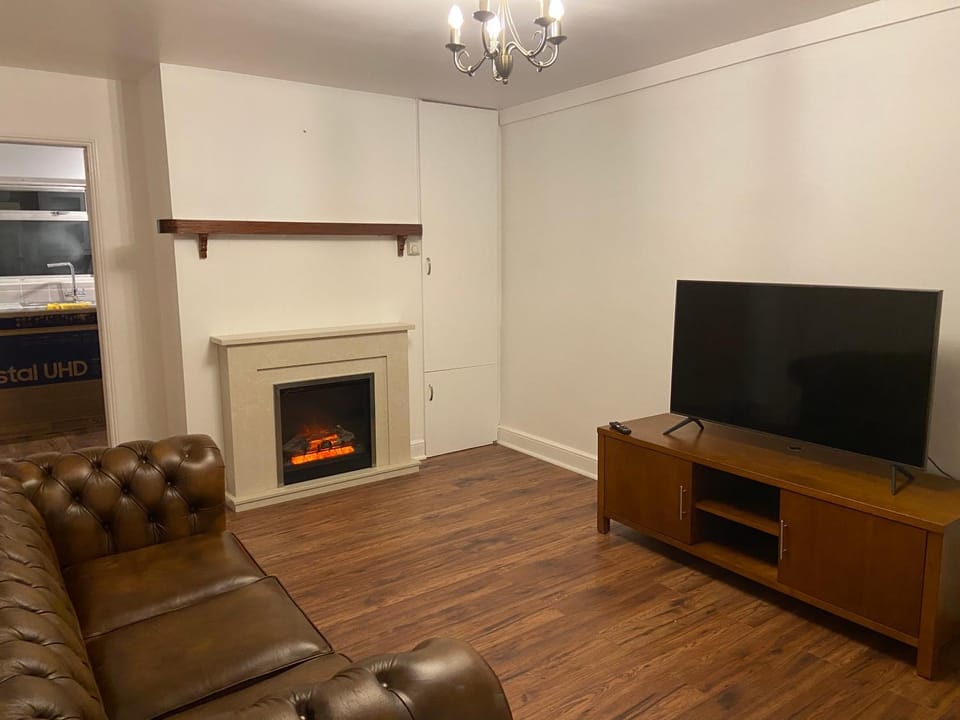 Charming Victoria Conversion Flat in Brentwood with a Garden & Free Parking Apartment in Brentwood
