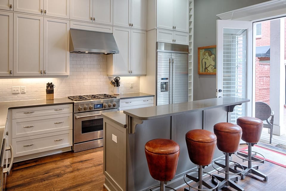 Kitchen or kitchenette, Seating area