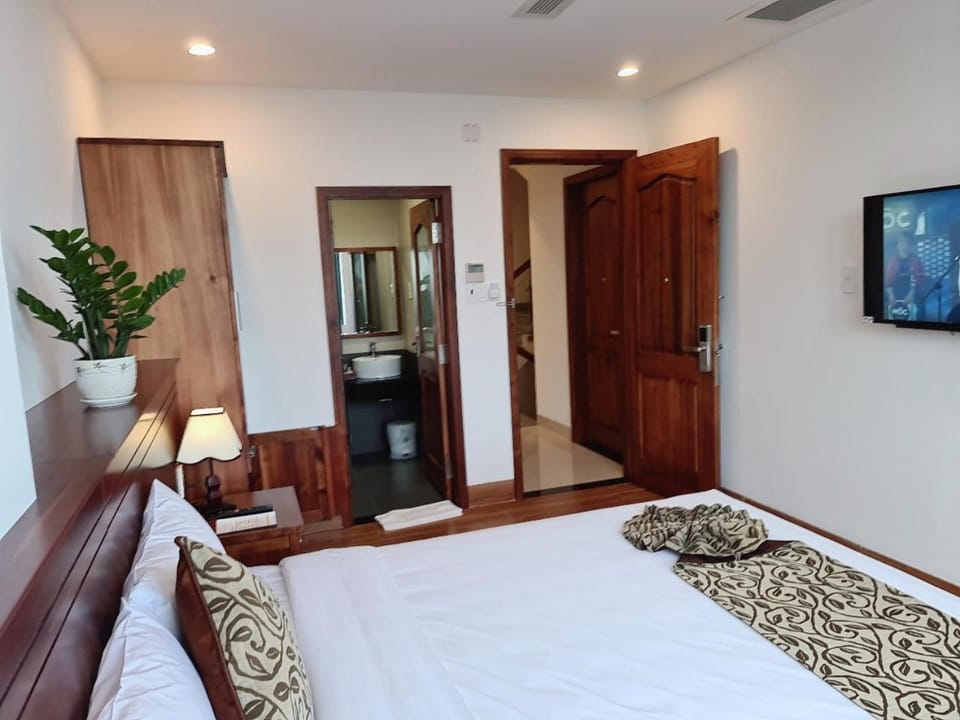 Bed, TV and multimedia, Photo of the whole room