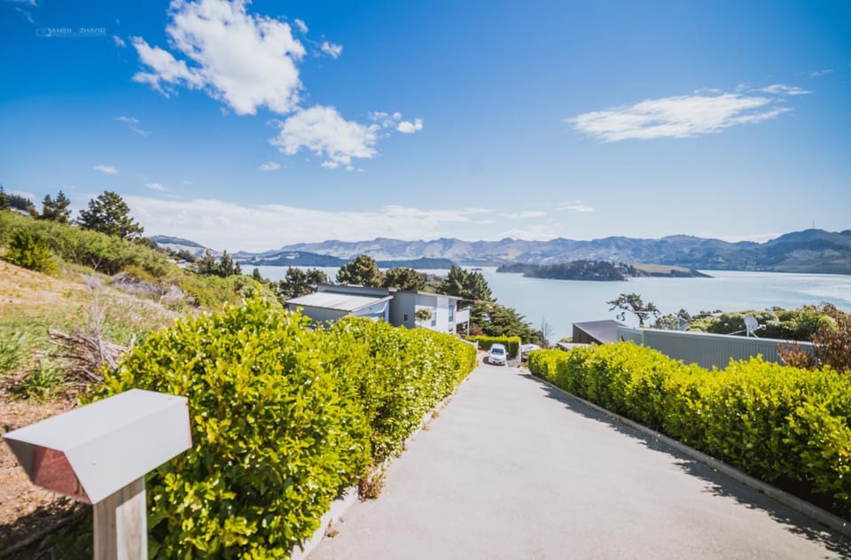 Sea view, Street view