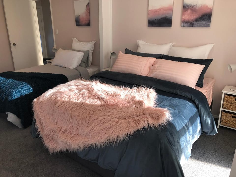 Allie's Hill Top Haven Bed & Breakfast Vacation rental in Whanganui