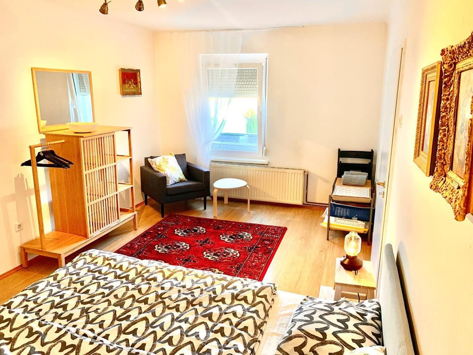Day, Seating area, Bedroom, On site, Garden view