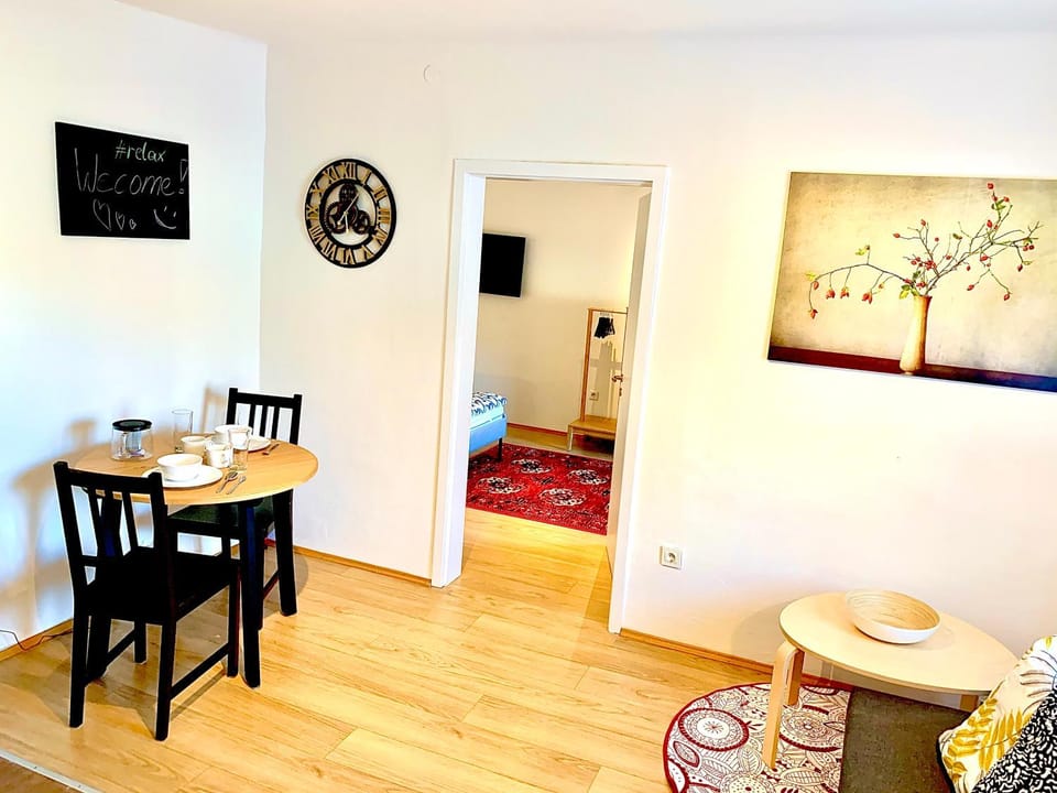 Coffee/tea facilities, Seating area, Dining area