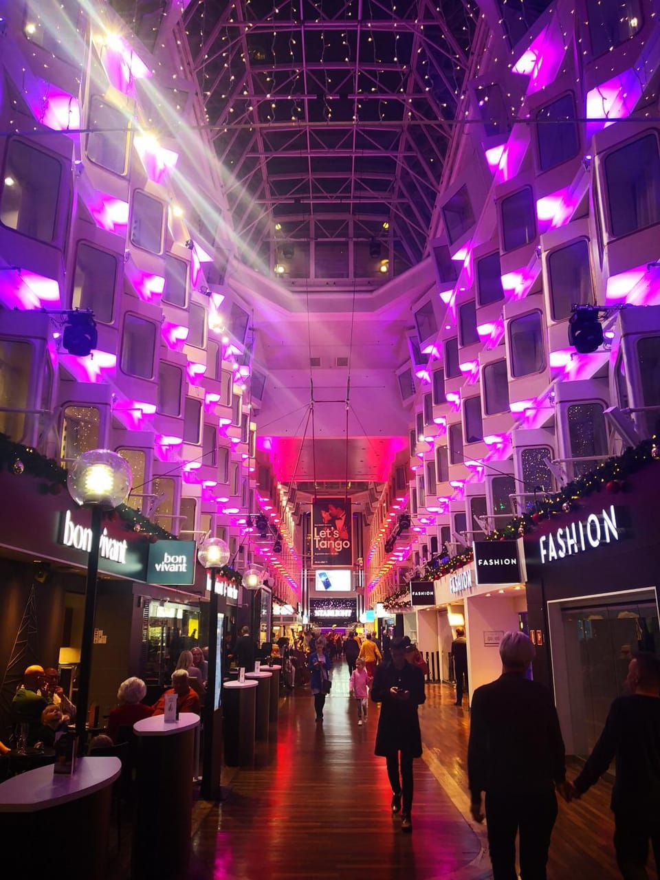 Restaurant/places to eat, Evening entertainment, Evening entertainment, Street view, Shopping Area, Entertainment