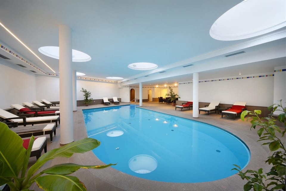 Swimming pool, Swimming pool