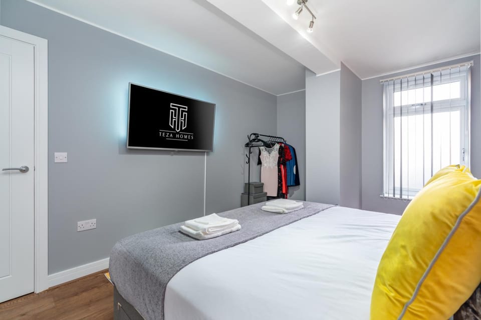 TV and multimedia, Photo of the whole room, Bedroom