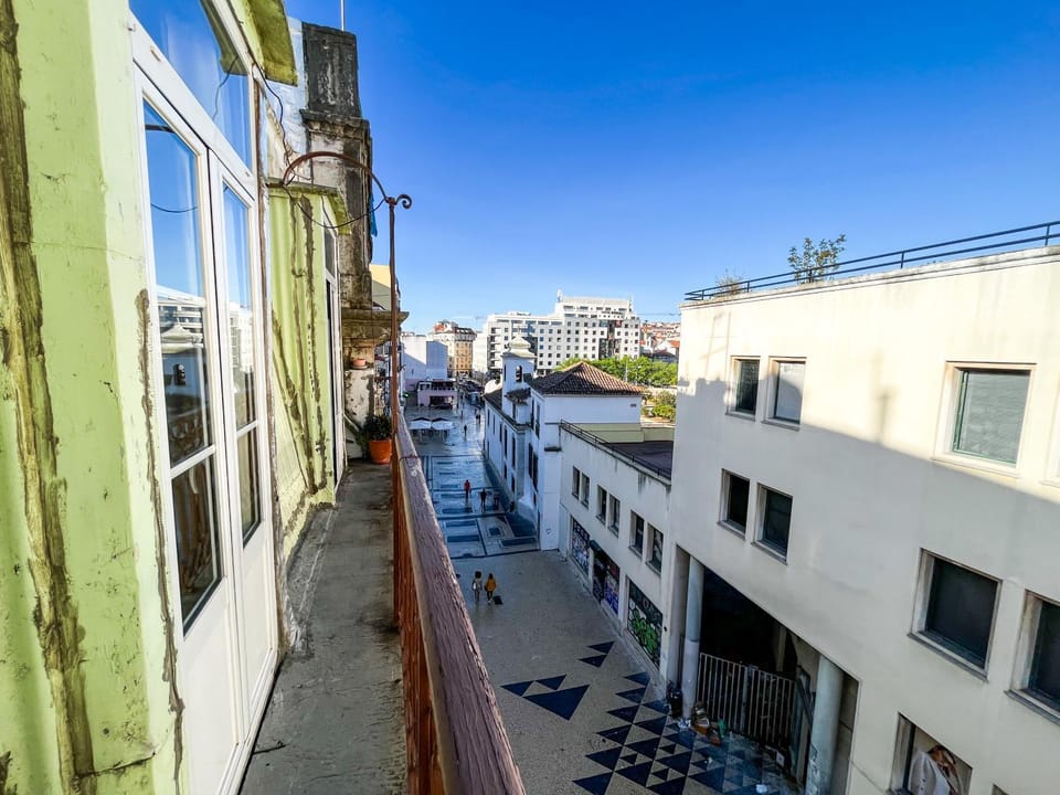 Property building, Day, Neighbourhood, City view
